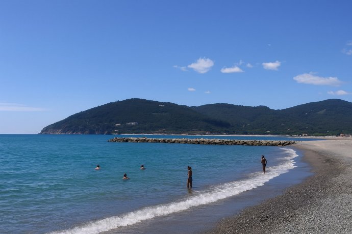 Marina di Carrara, mare azzurro